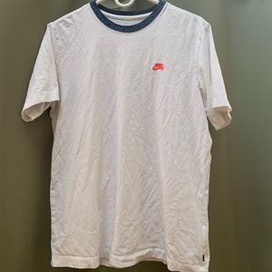 Nike sb t-shirt size medium